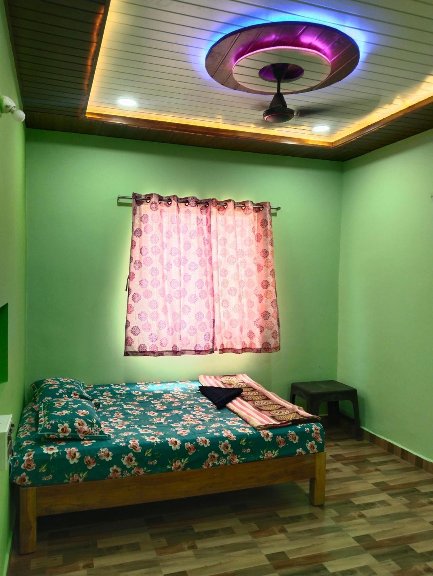 Funky Monkey Home Stay Hampi Bagian luar foto