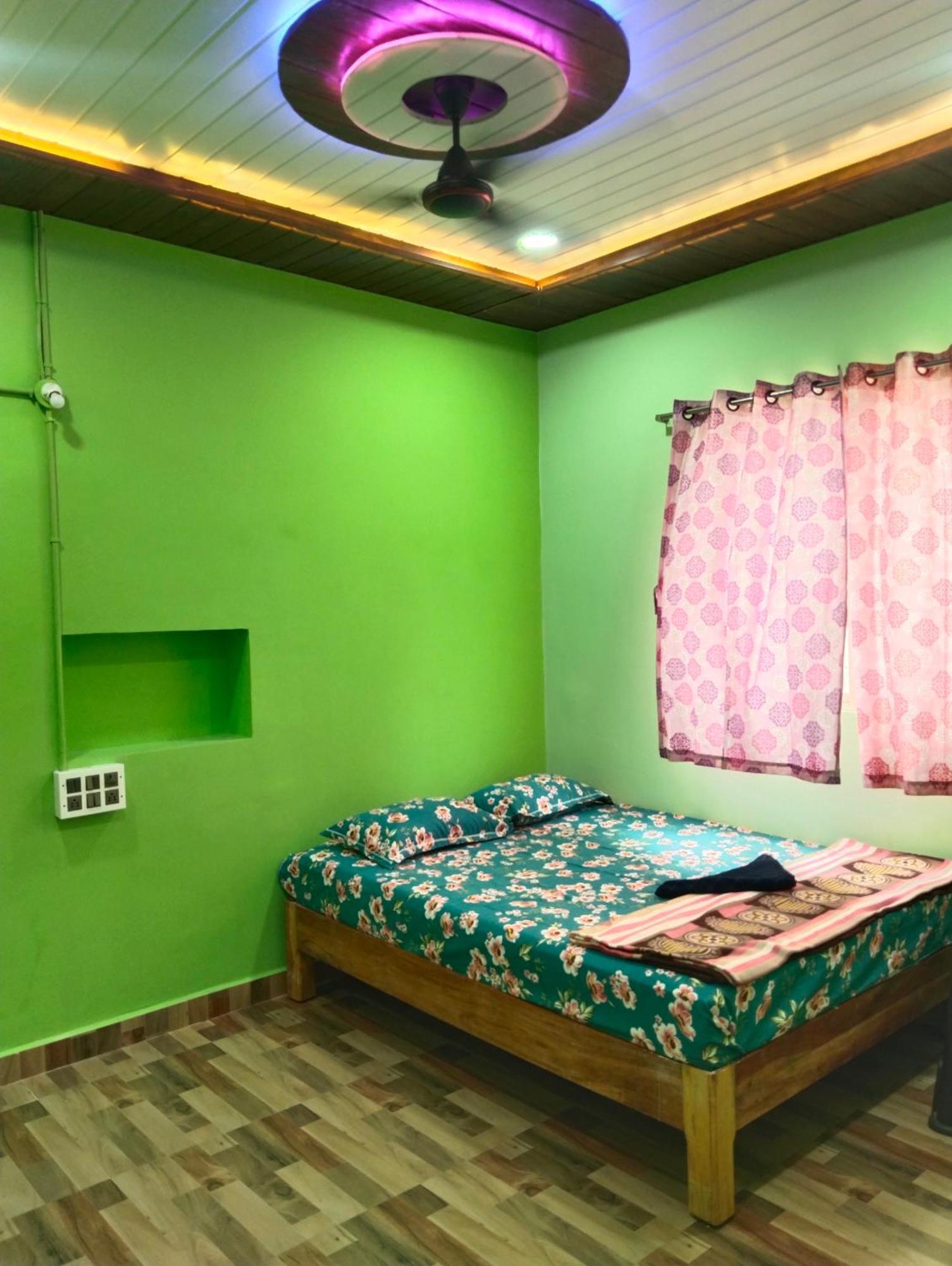 Funky Monkey Home Stay Hampi Bagian luar foto